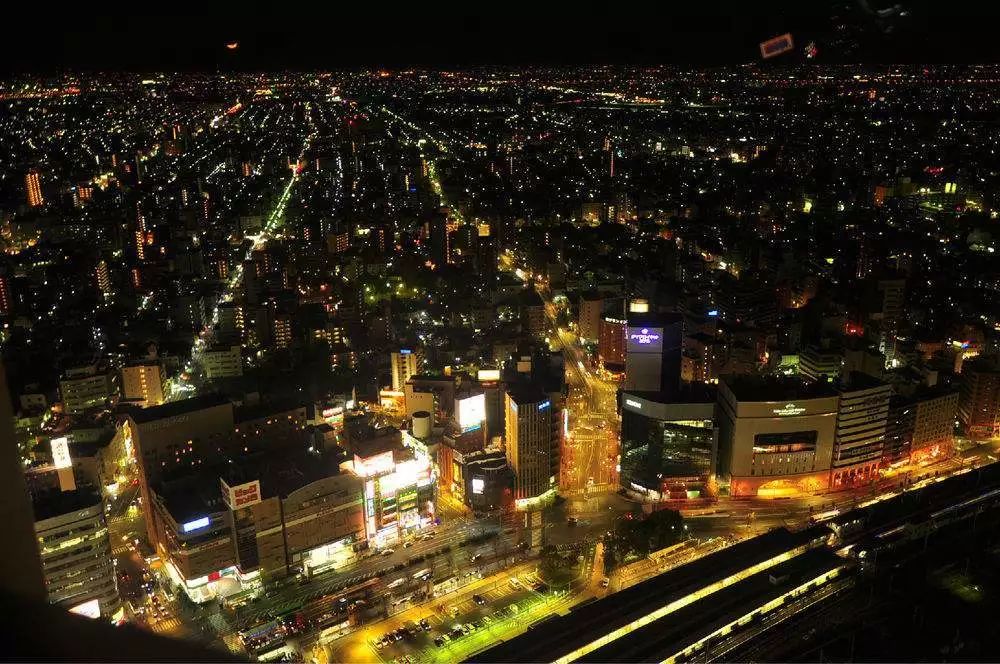 今夜,我同时打开了两个世界的窗,日本与纽约的夜景直播深度横评 今夜,我同时打开了两个世界的窗,日本与纽约的夜景直播深度横评
